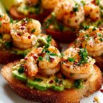Knusprige Crostini mit Garnelen und Avocado