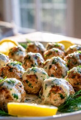 Leckere Gebackene Feta Truthahnfrikadellen mit Zitronensauce